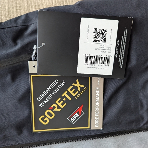 Arcteryx Women Zeta AR Jacket - Picture 12 of 13